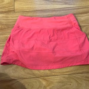 Lip gloss pace rival skirt ( mid rise short) has built in shorts